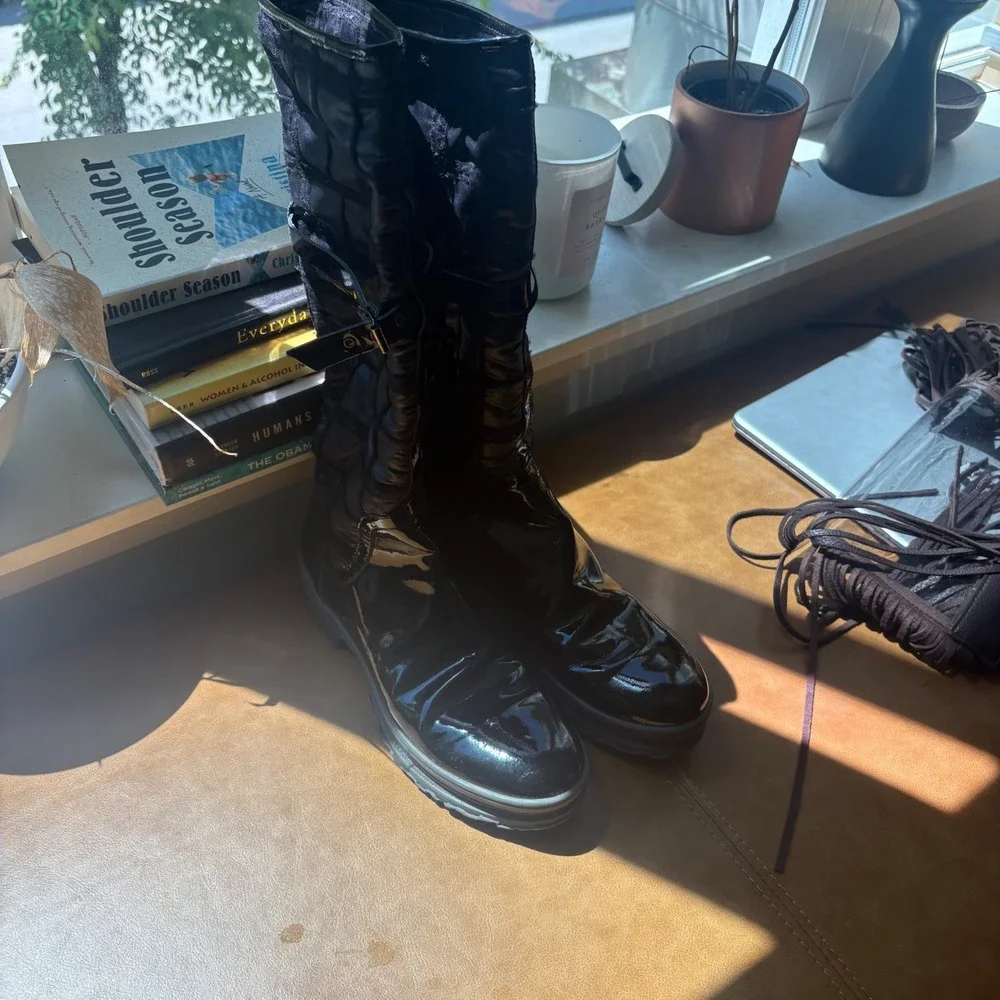 Aquatalia Black Quilted Patent Leather Boots Lug Sole Buckle‎ Detail Size 8